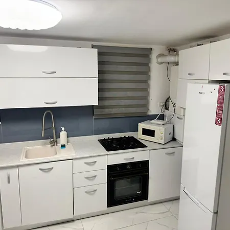 Near The Center Two Bedrooms Floor Minus First Daire Bükreş