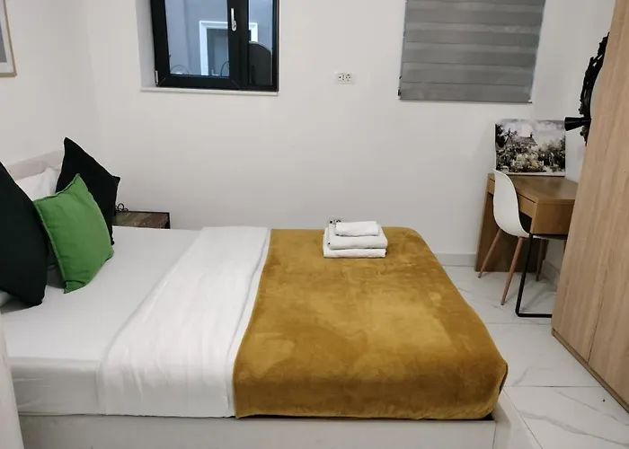 Daire Near The Center Two Bedrooms Floor Minus First *
