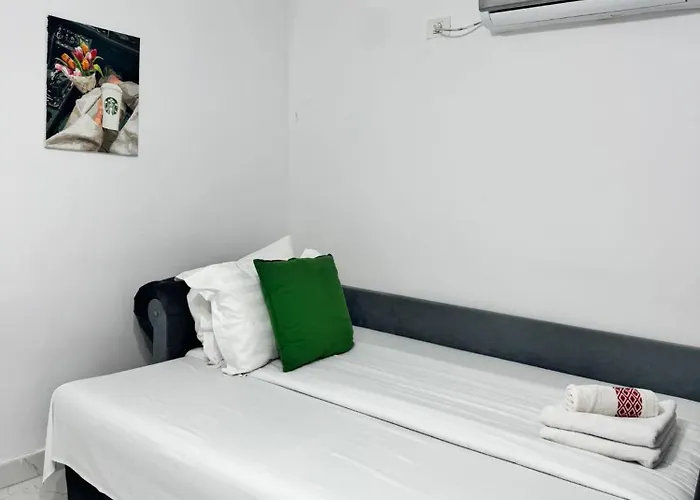 Near The Center Two Bedrooms Floor Minus First Bükreş