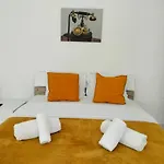 Appartamento Near The Center Two Bedrooms Floor Minus First Bucarest