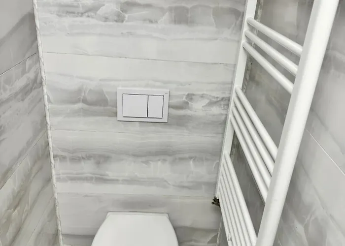 Near The Center Two Bedrooms Floor Minus First *