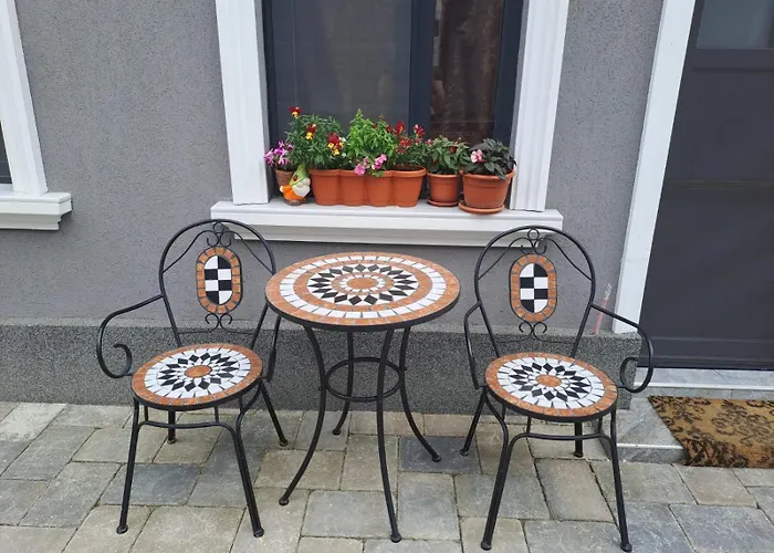 아파트 Near The Center Two Bedrooms Floor Minus First *