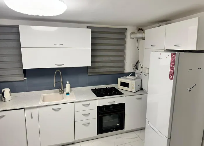 Near The Center Two Bedrooms Floor Minus First Apartament Bukareszt