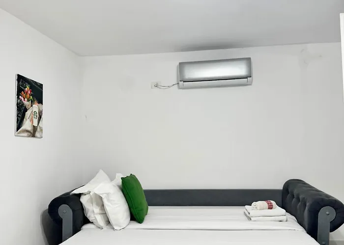 Apartament Near The Center Two Bedrooms Floor Minus First Bukareszt