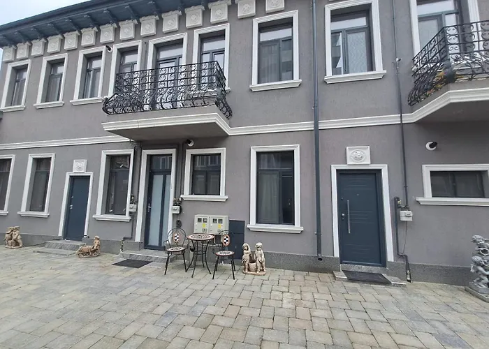 Near The Center Two Bedrooms Floor Minus First 아파트 *