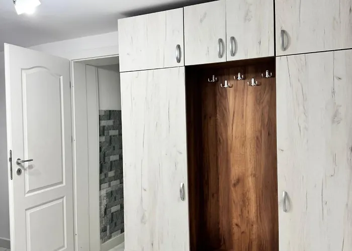 Near The Center Two Bedrooms Floor Minus First * Bukarest